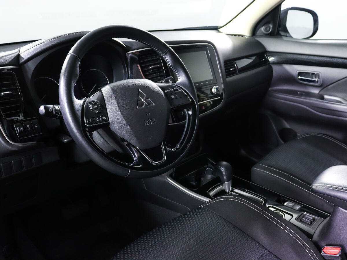Купить Mitsubishi Outlander с пробегом. Фото: #11