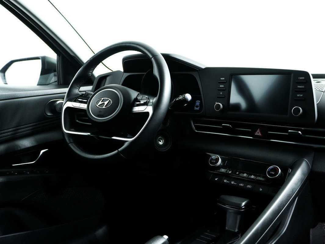 Купить Hyundai Elantra с пробегом. Фото: #8