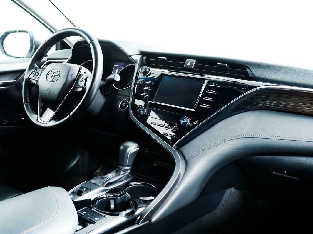 Купить Toyota Camry с пробегом. Фото: #8