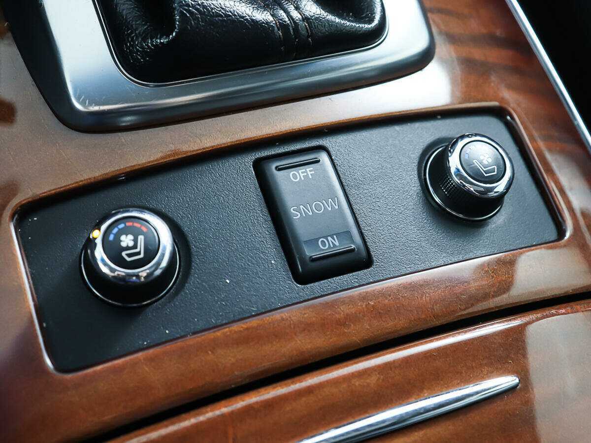 Купить Infiniti FX с пробегом. Фото: #17