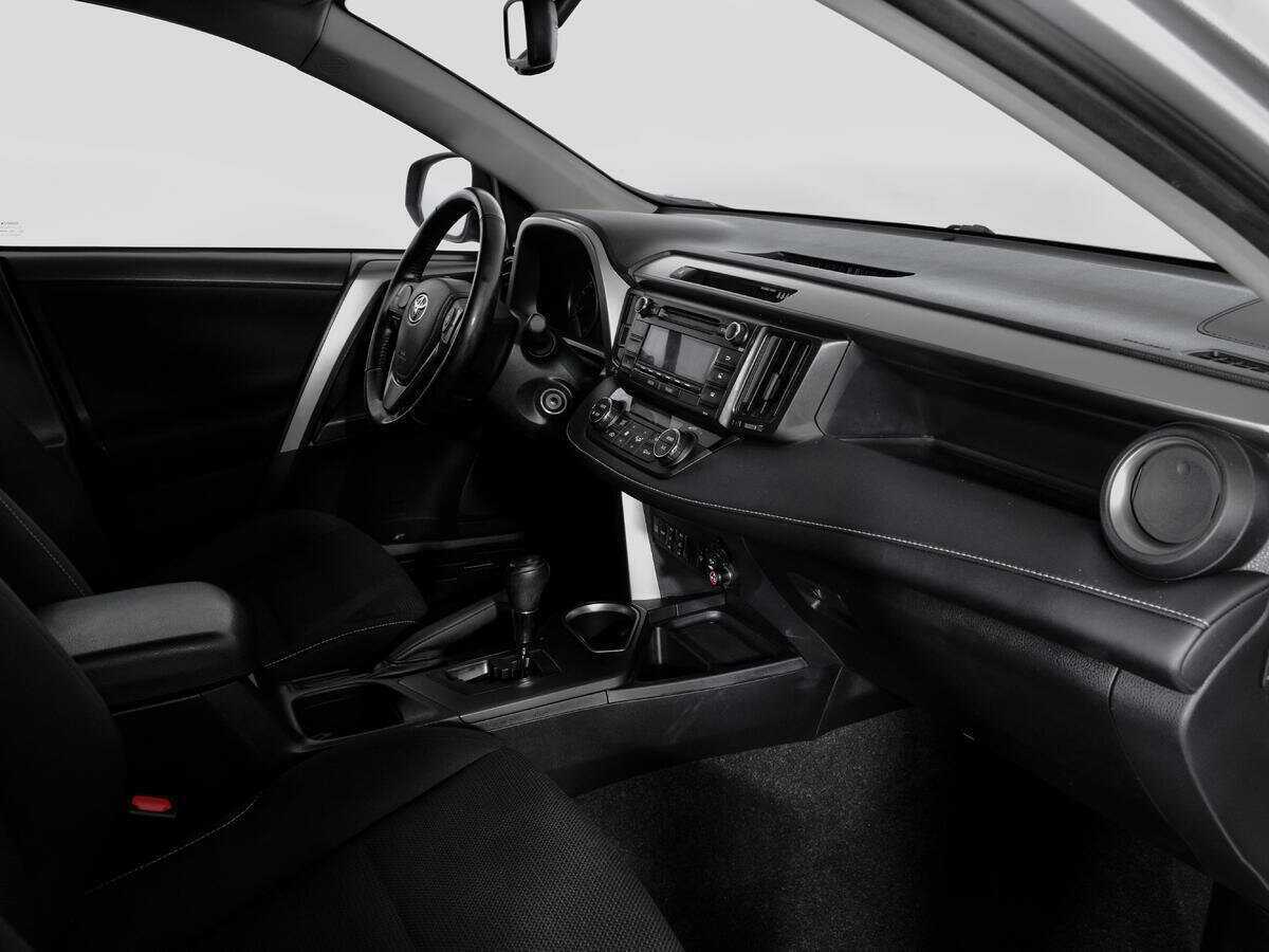 Купить Toyota RAV4 с пробегом. Фото: #8