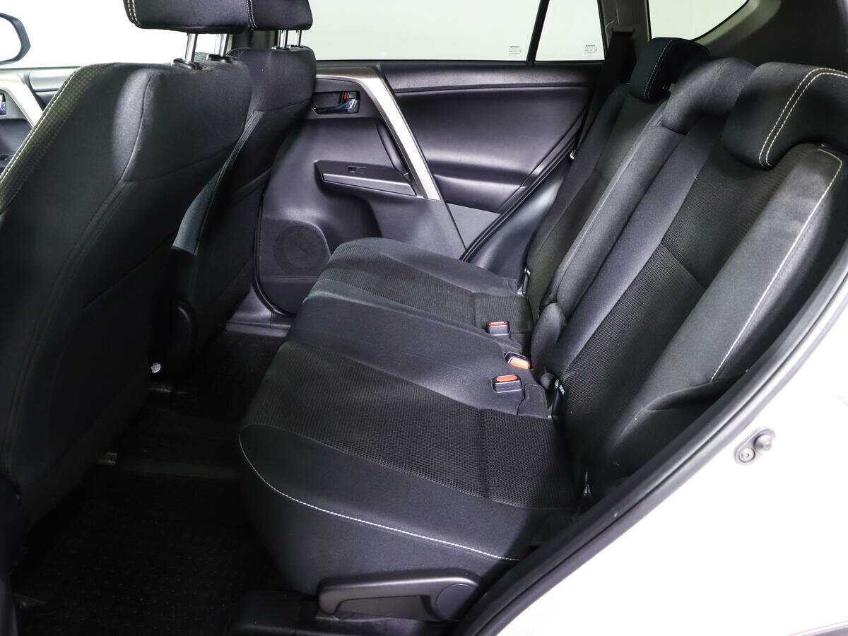 Купить Toyota RAV4 с пробегом. Фото: #6