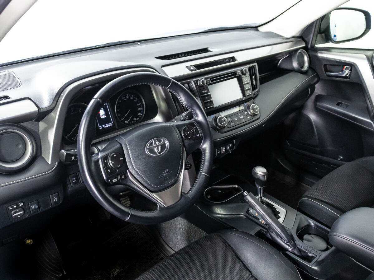 Купить Toyota RAV4 с пробегом. Фото: #10