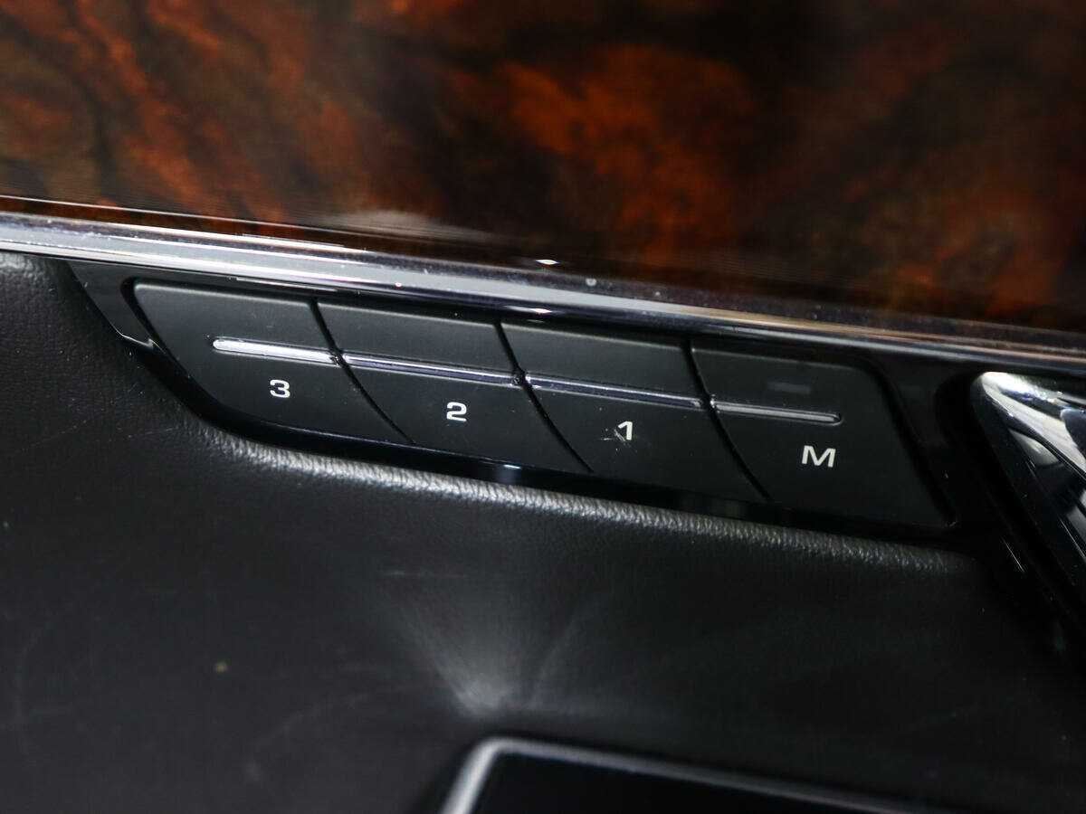 Купить Jaguar XJ с пробегом. Фото: #21