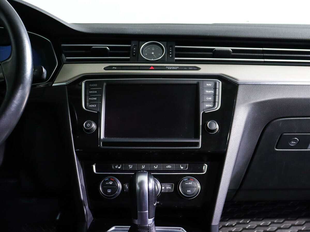 Купить Volkswagen Passat с пробегом. Фото: #10