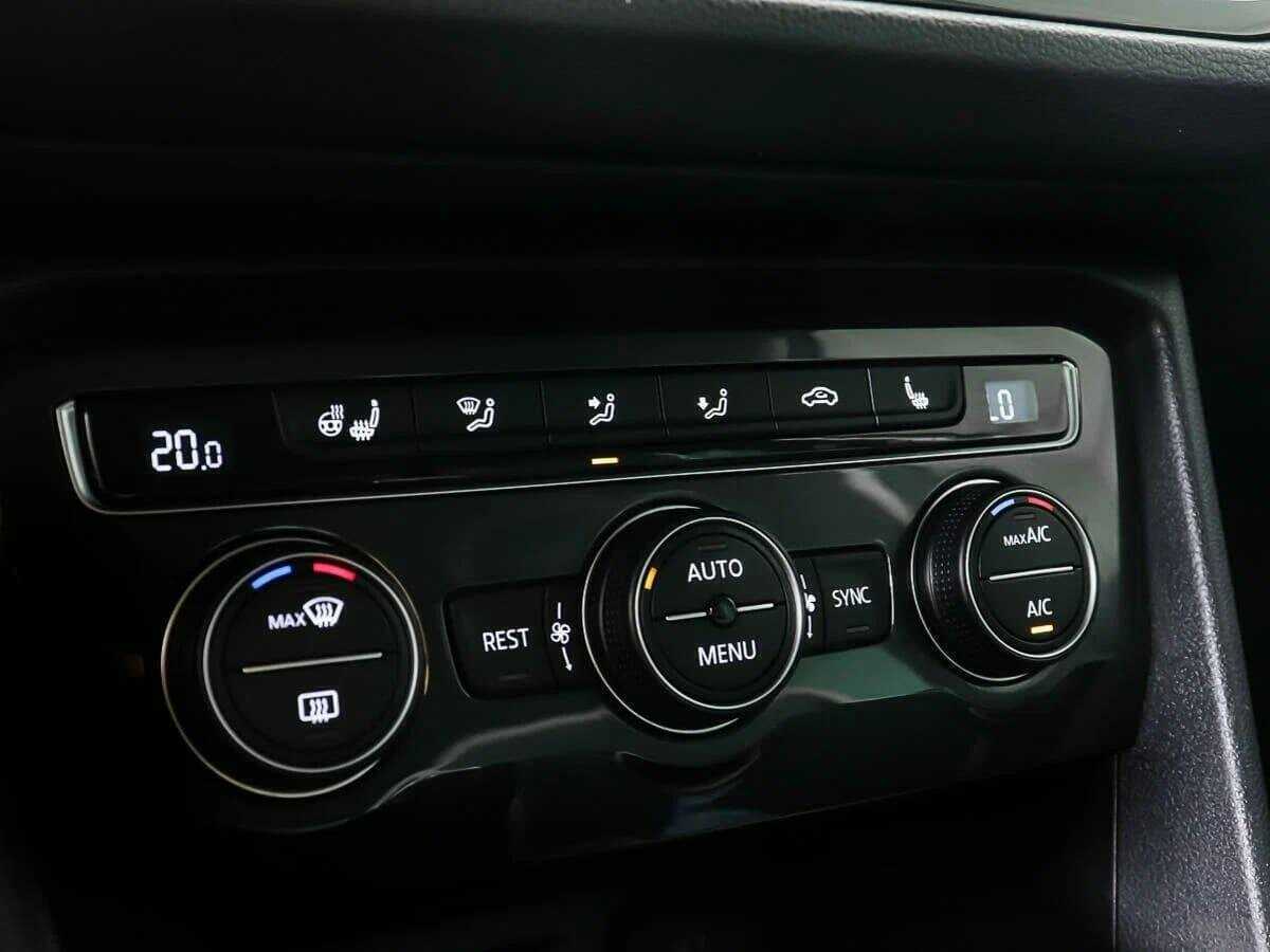 Купить Volkswagen Tiguan с пробегом. Фото: #15