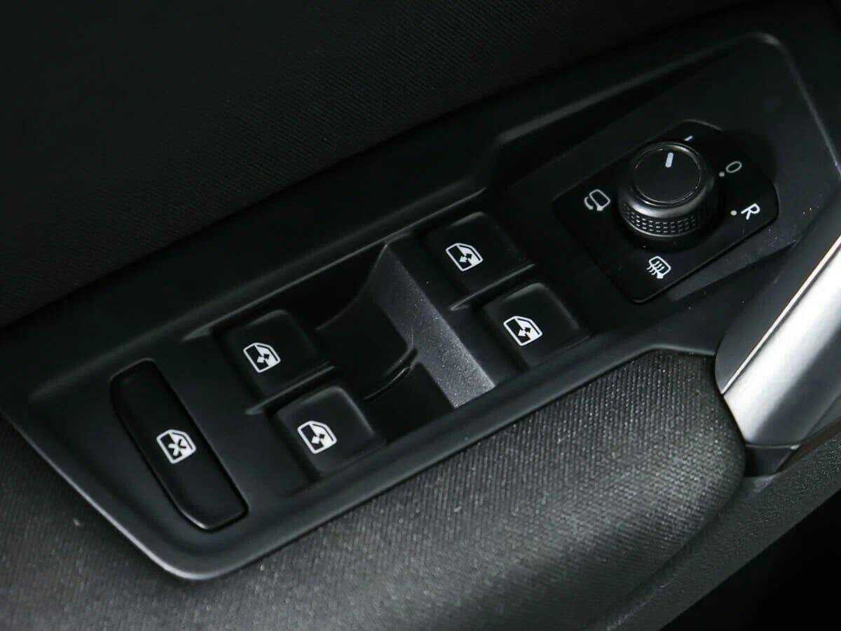 Купить Volkswagen Tiguan с пробегом. Фото: #19