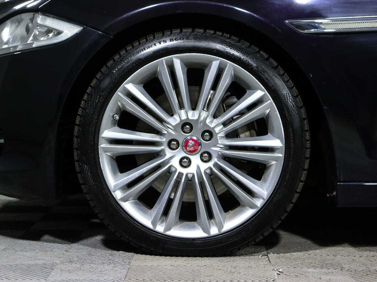 Купить Jaguar XJ с пробегом. Фото: #12