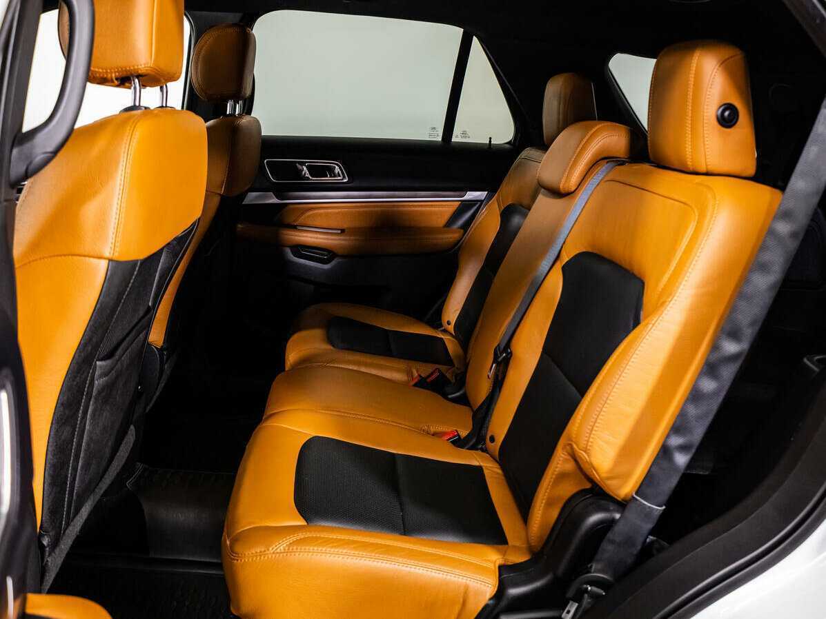 Купить Ford Explorer с пробегом. Фото: #7