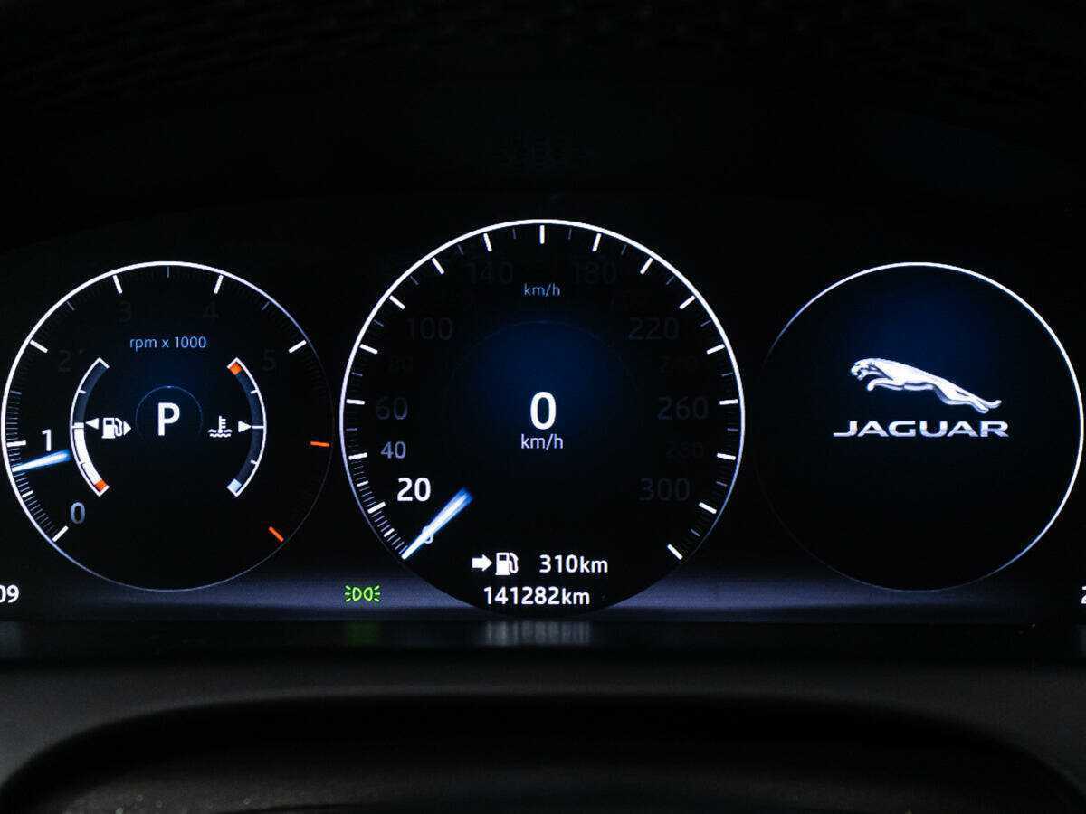 Купить Jaguar XJ с пробегом. Фото: #11