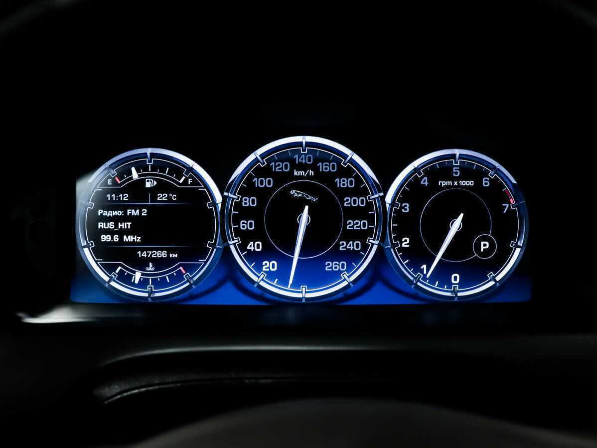 Купить Jaguar XJ с пробегом. Фото: #8