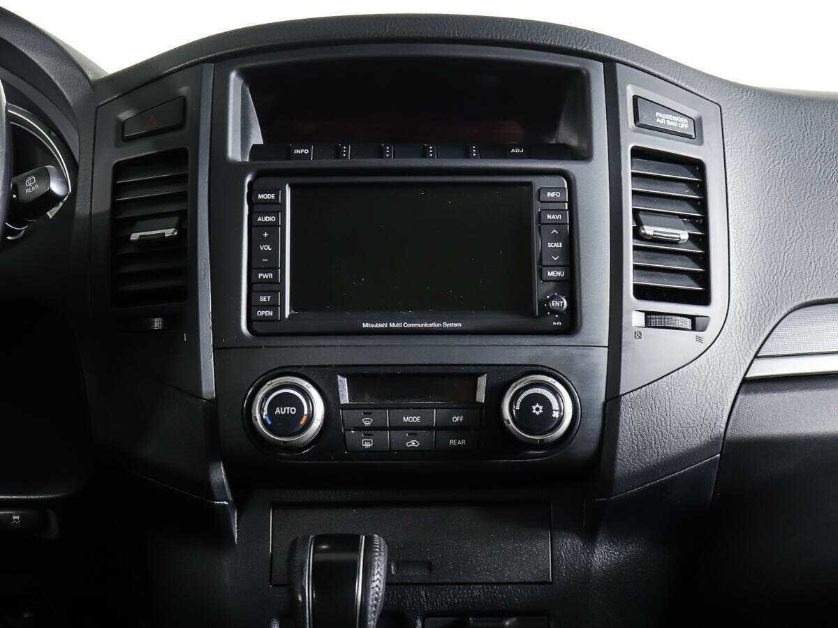 Купить Mitsubishi Pajero с пробегом. Фото: #10