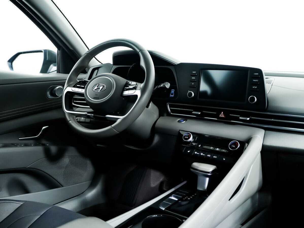 Купить Hyundai Elantra с пробегом. Фото: #8