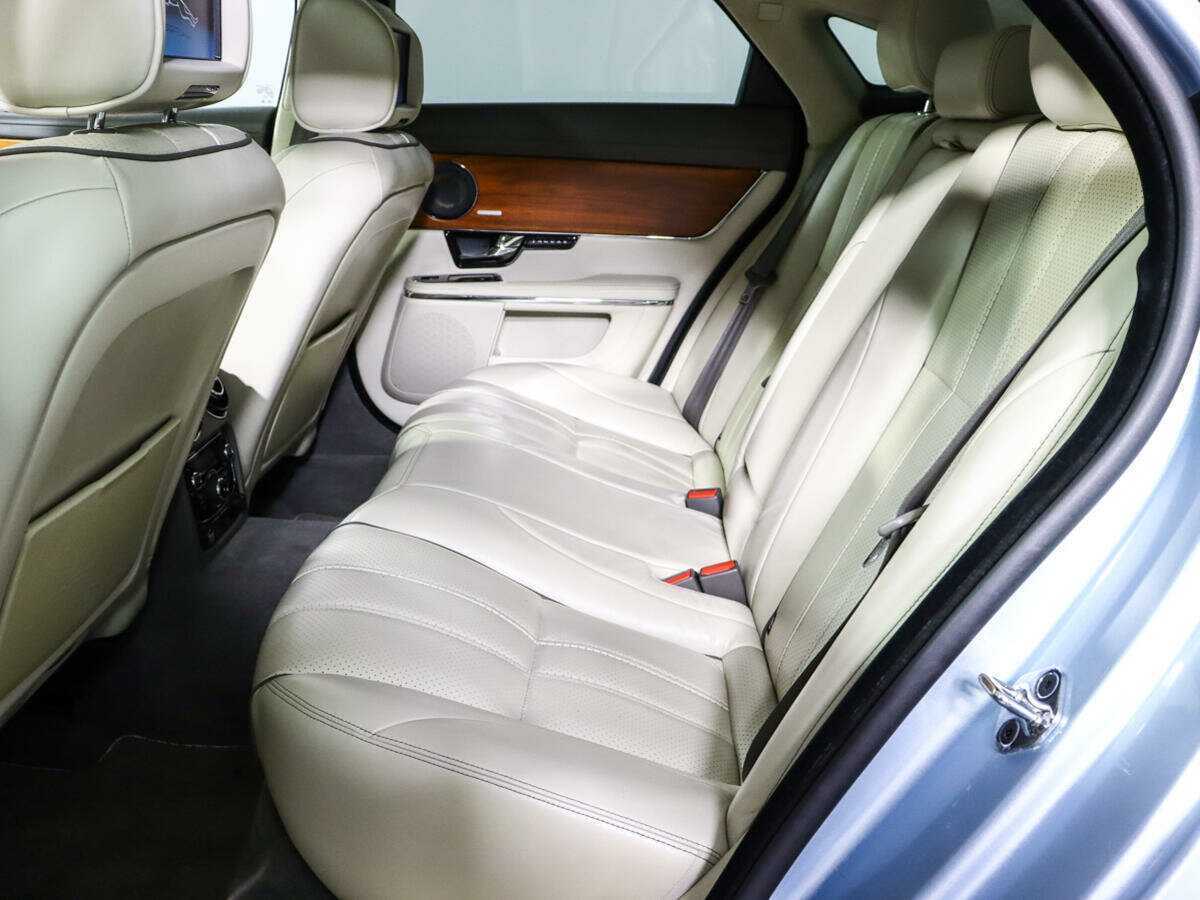Купить Jaguar XJ с пробегом. Фото: #7