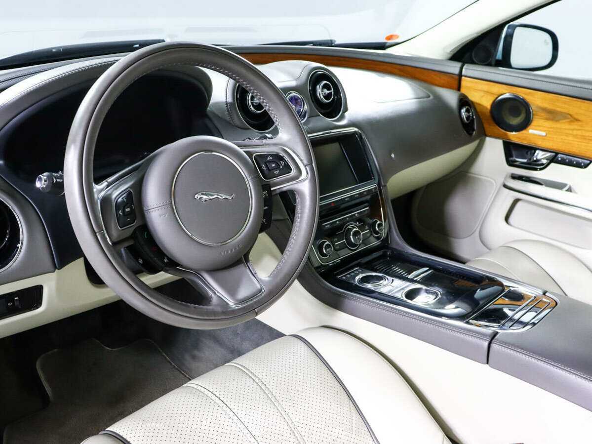Купить Jaguar XJ с пробегом. Фото: #11