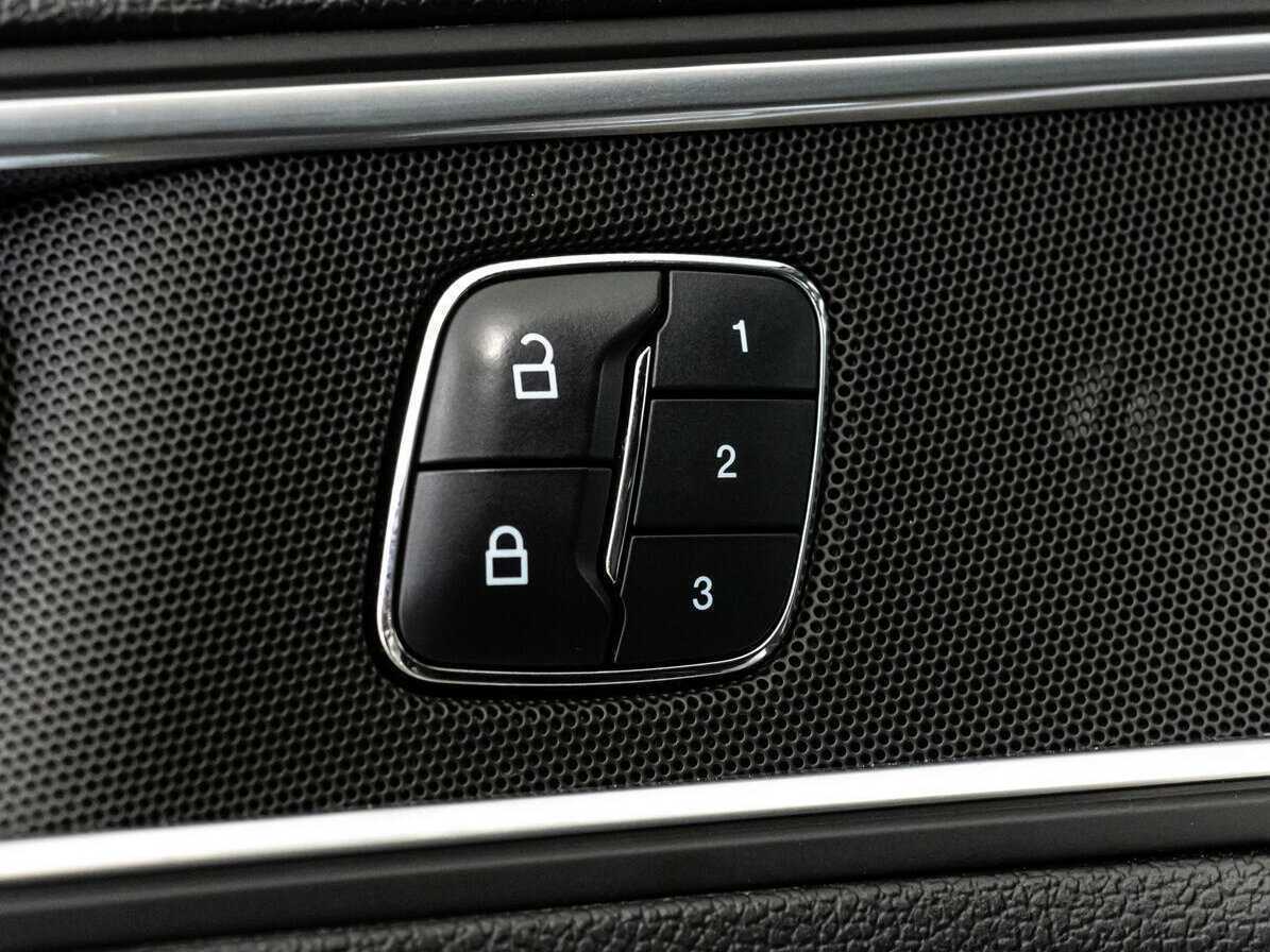 Купить Ford Explorer с пробегом. Фото: #18