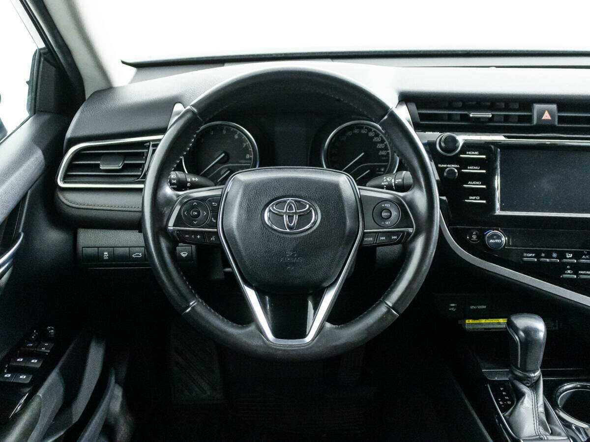 Купить Toyota Camry с пробегом. Фото: #17
