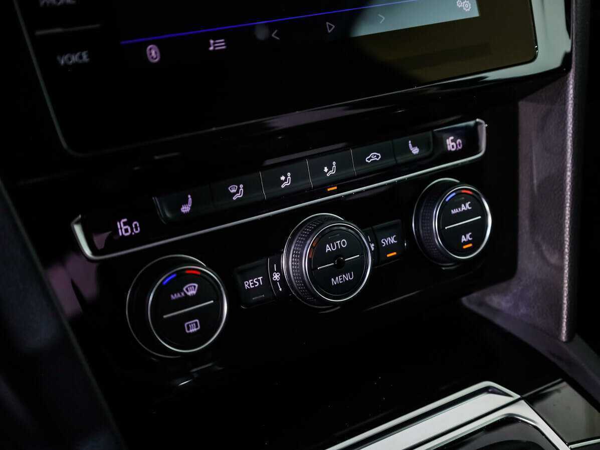 Купить Volkswagen Passat с пробегом. Фото: #13