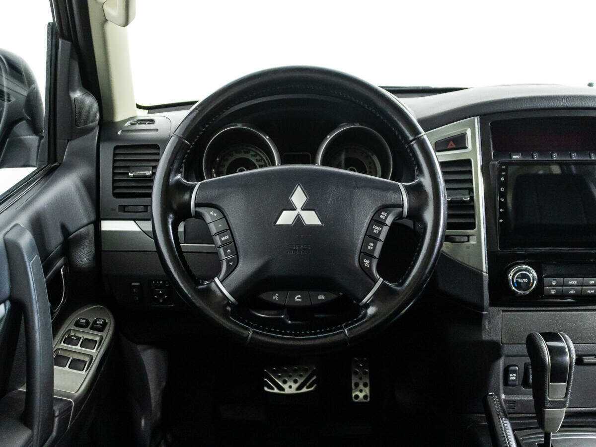Купить Mitsubishi Pajero с пробегом. Фото: #16