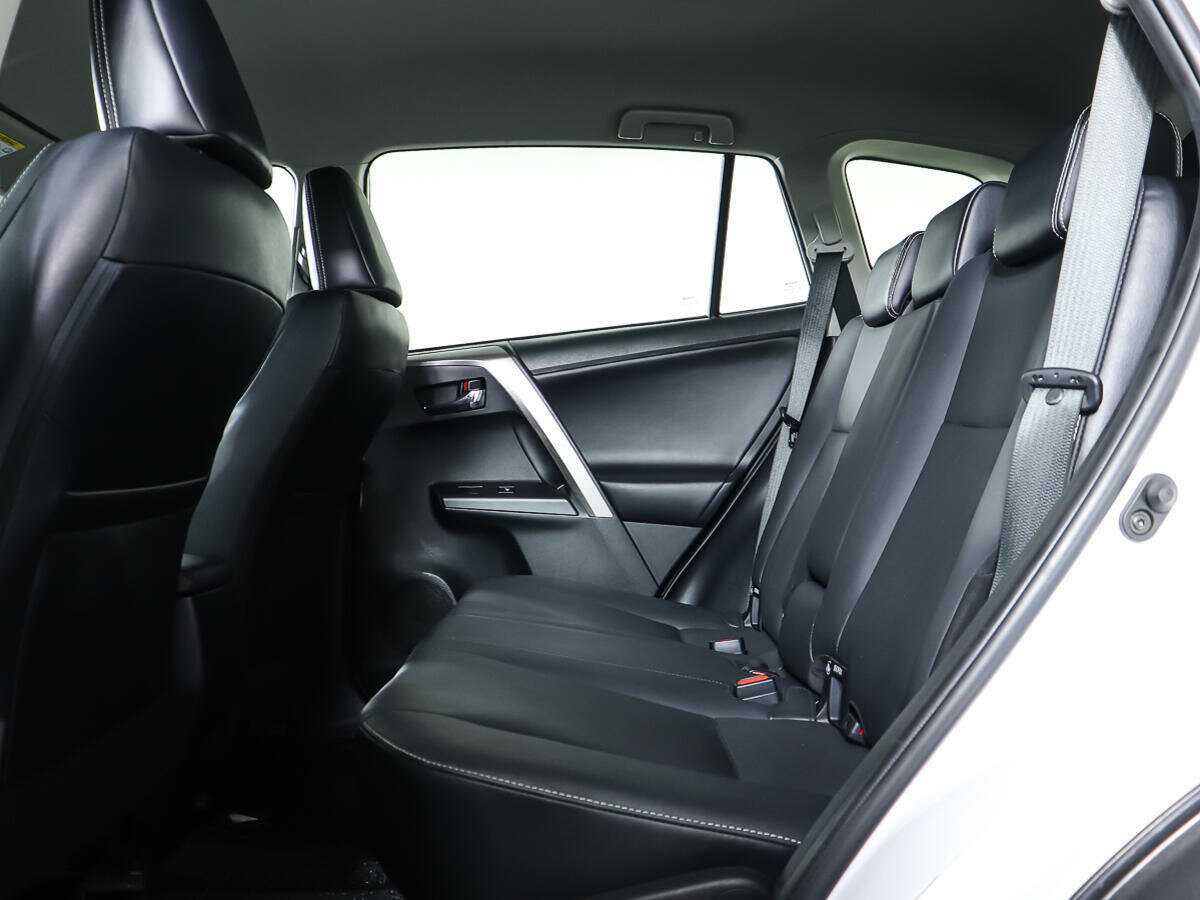 Купить Toyota RAV4 с пробегом. Фото: #8