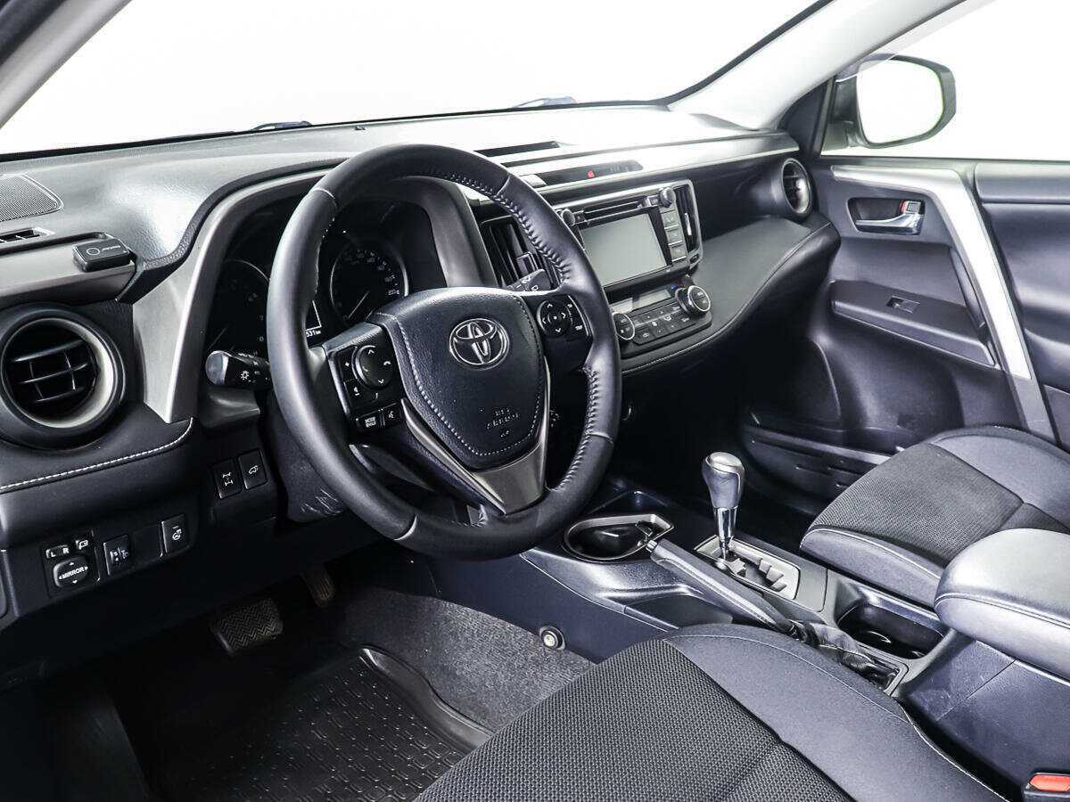 Купить Toyota RAV4 с пробегом. Фото: #10