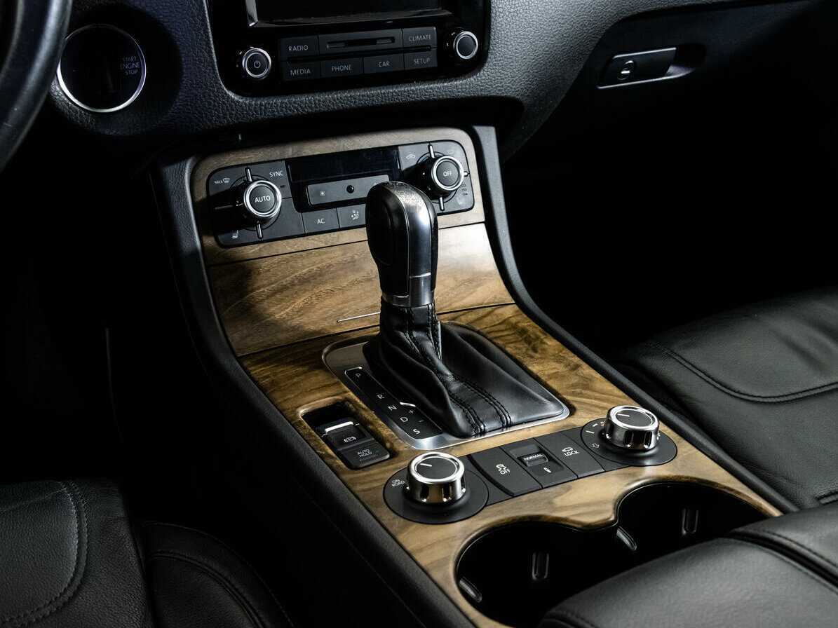Купить Volkswagen Touareg с пробегом. Фото: #11