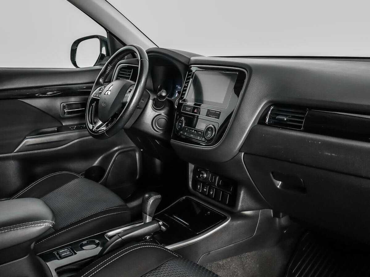 Купить Mitsubishi Outlander с пробегом. Фото: #11