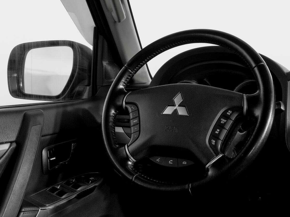 Купить Mitsubishi Pajero с пробегом. Фото: #13