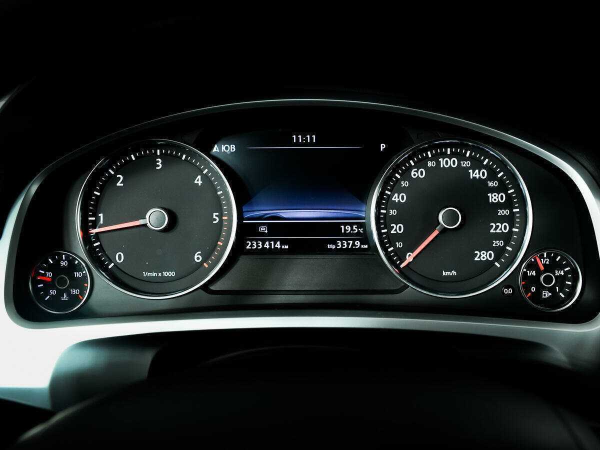 Купить Volkswagen Touareg с пробегом. Фото: #9