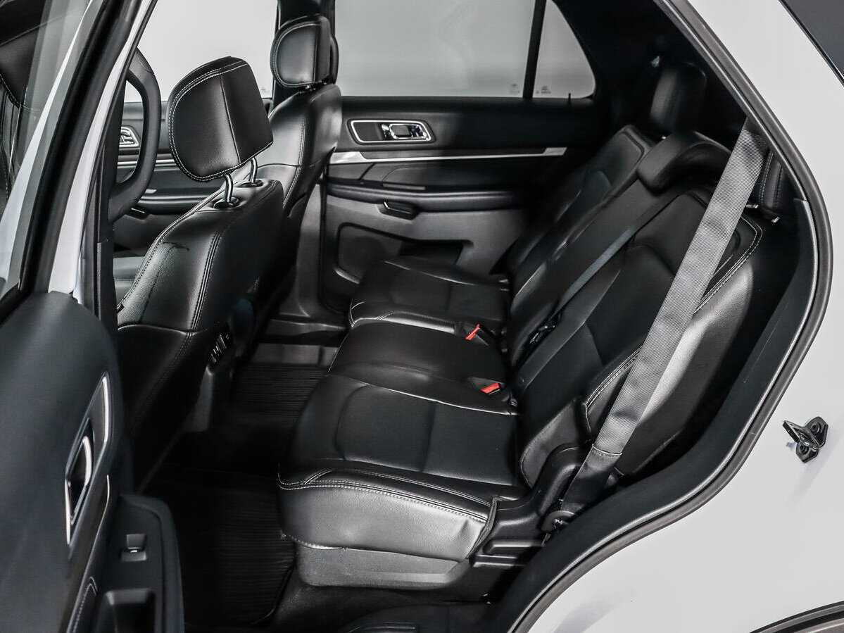 Купить Ford Explorer с пробегом. Фото: #10