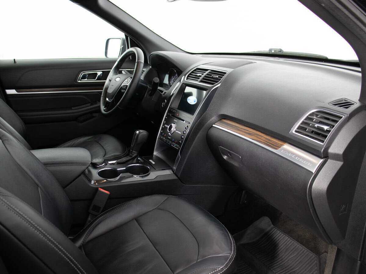 Купить Ford Explorer с пробегом. Фото: #8
