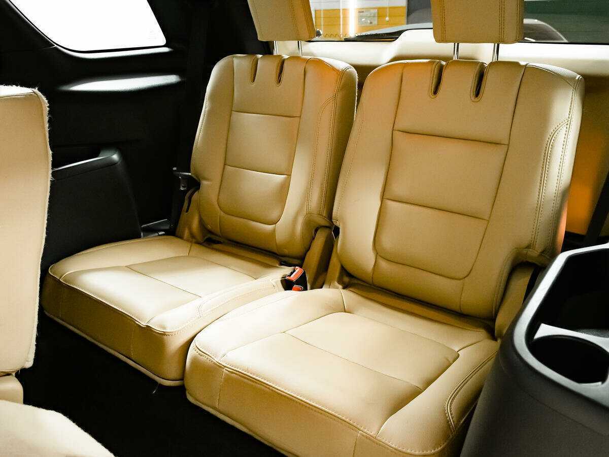 Купить Ford Explorer с пробегом. Фото: #10