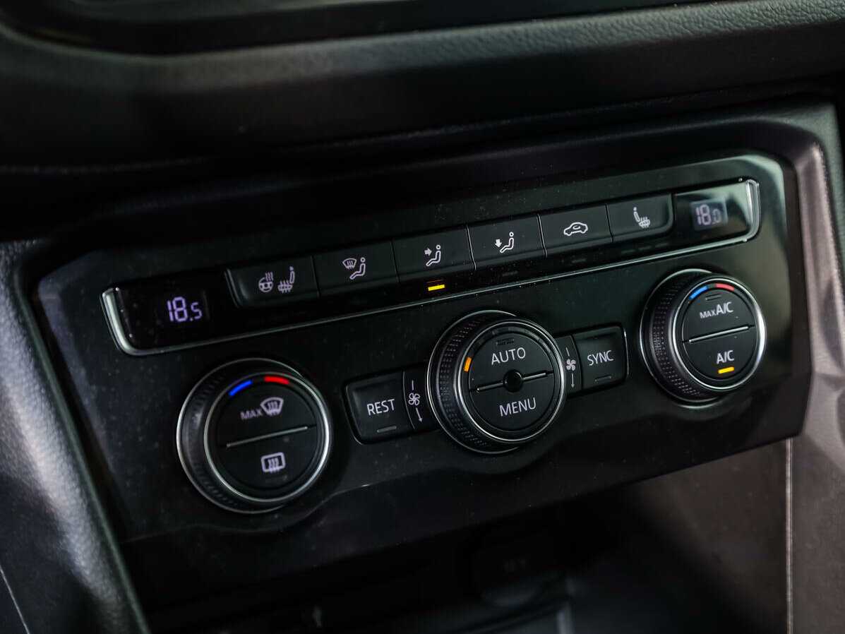 Купить Volkswagen Tiguan с пробегом. Фото: #14