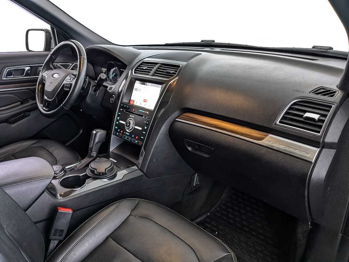 Купить Ford Explorer с пробегом. Фото: #8