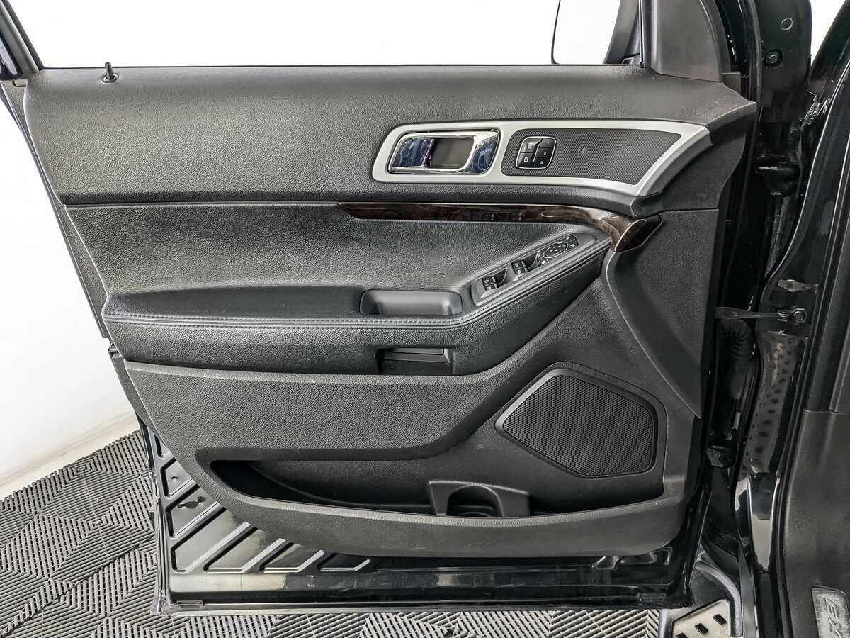 Купить Ford Explorer с пробегом. Фото: #14