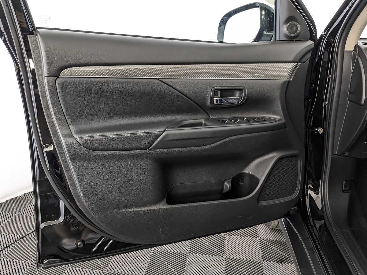 Купить Mitsubishi Outlander с пробегом. Фото: #14