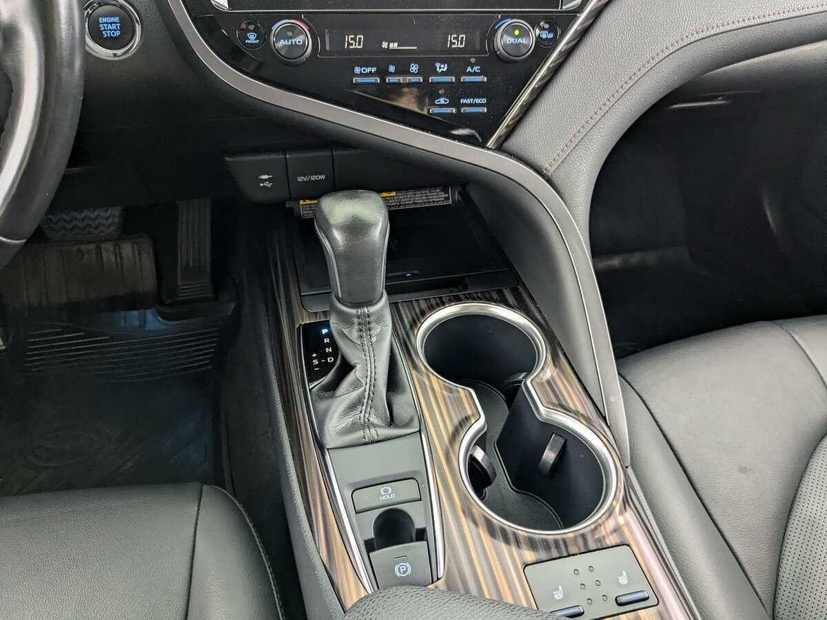 Купить Toyota Camry с пробегом. Фото: #22