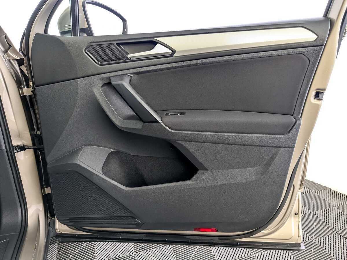 Купить Volkswagen Tiguan с пробегом. Фото: #19