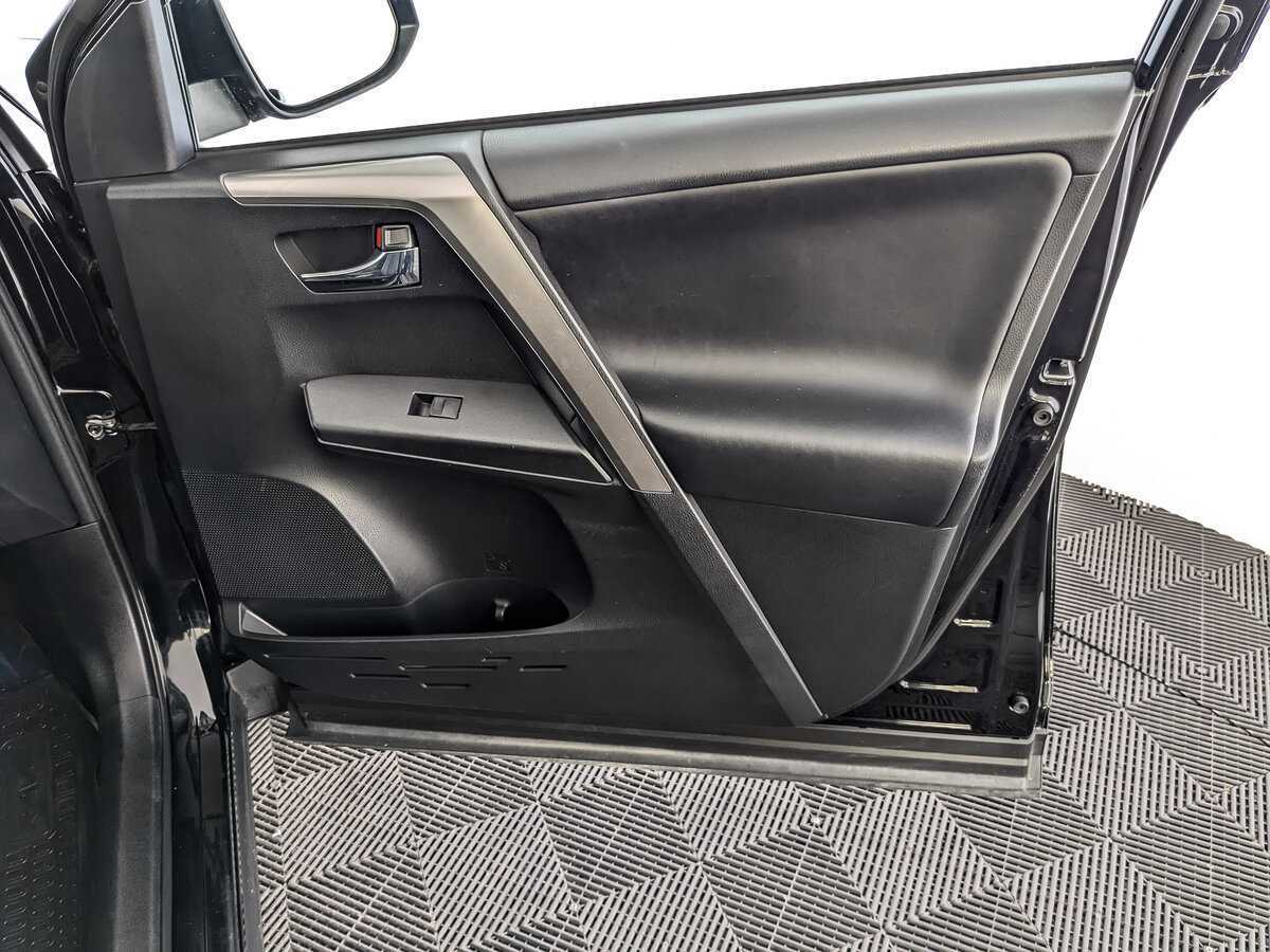 Купить Toyota RAV4 с пробегом. Фото: #20