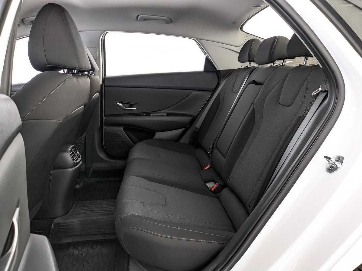 Купить Hyundai Elantra с пробегом. Фото: #13