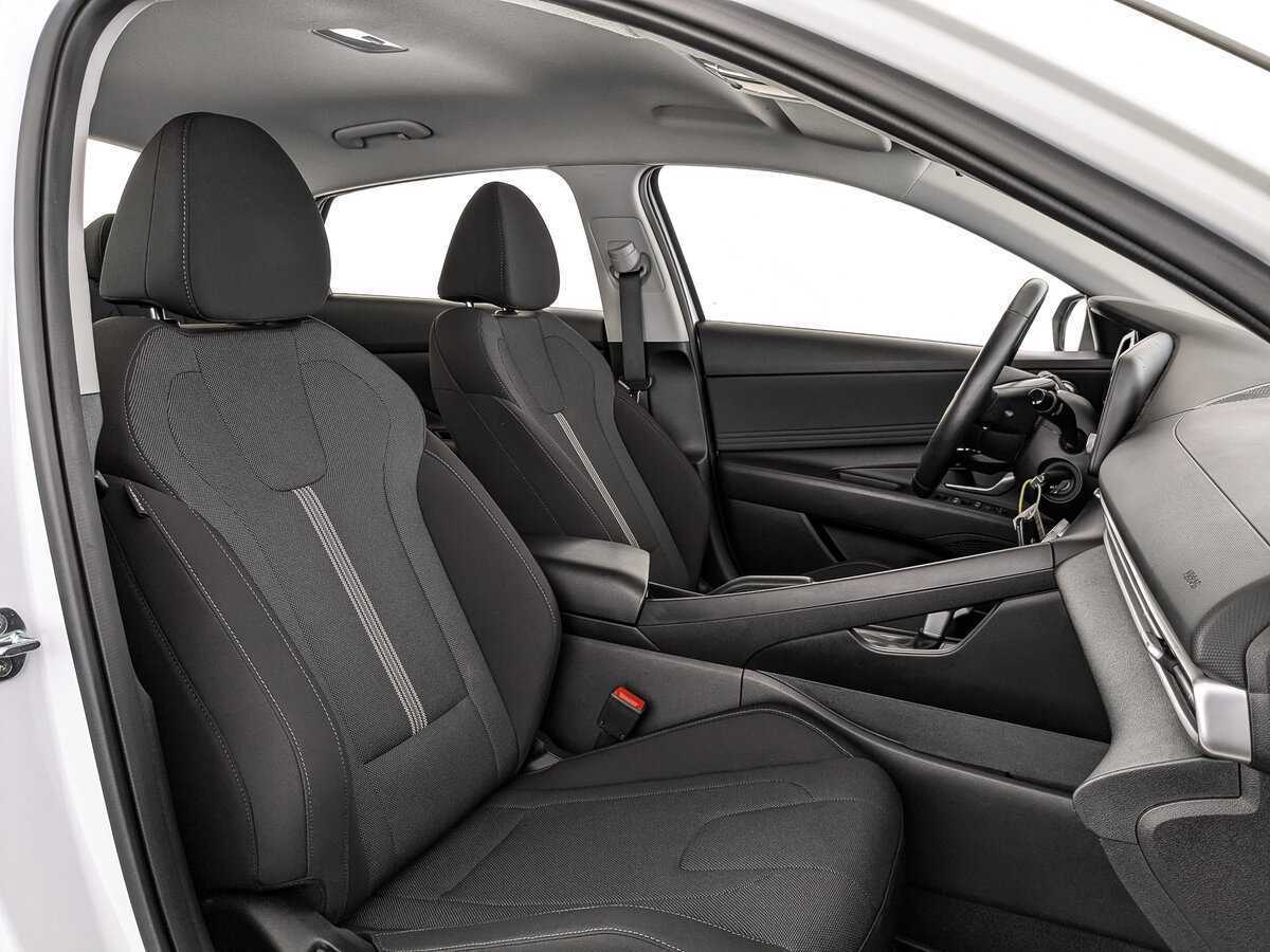 Купить Hyundai Elantra с пробегом. Фото: #19