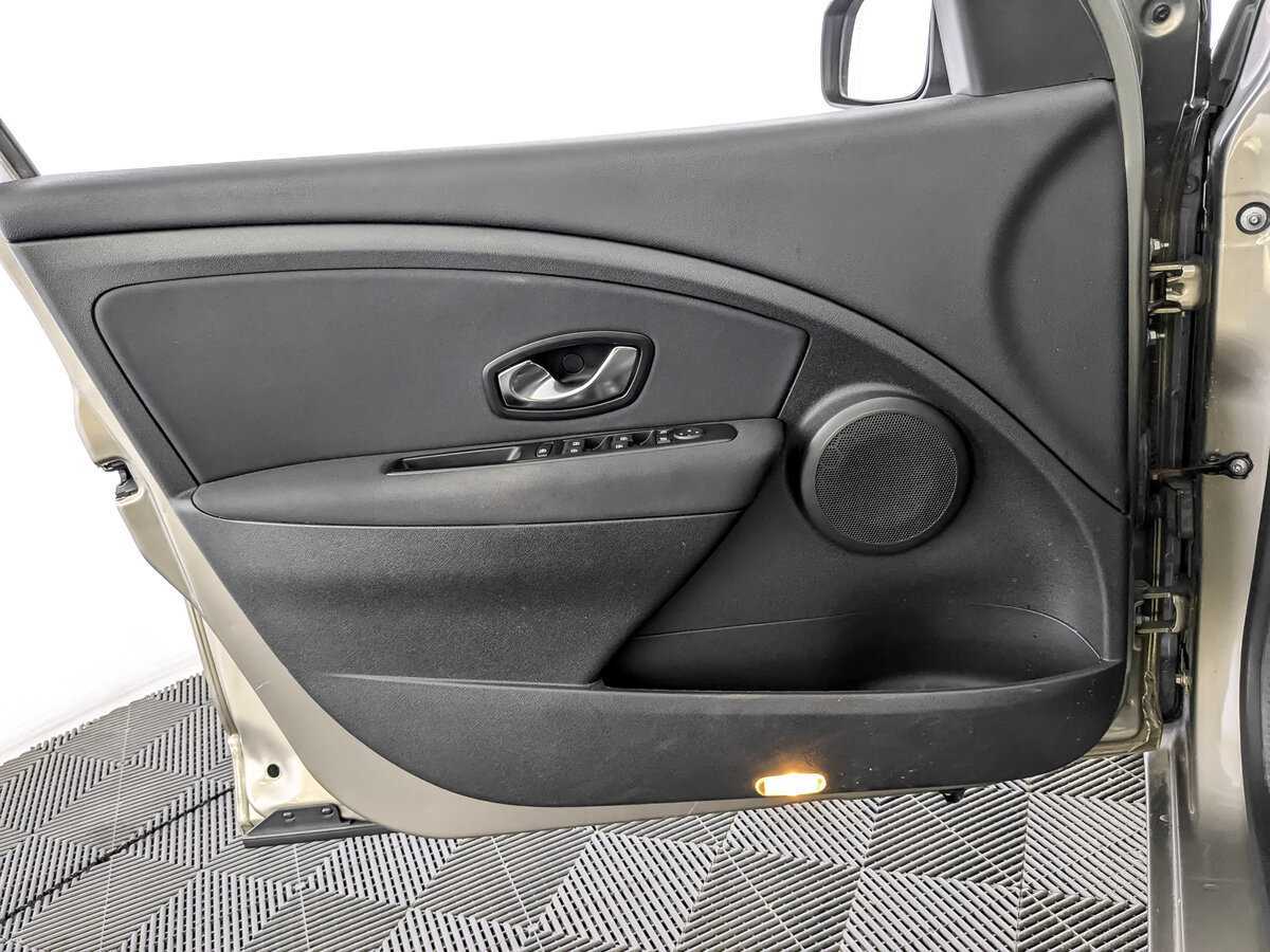 Купить Renault Fluence с пробегом. Фото: #14