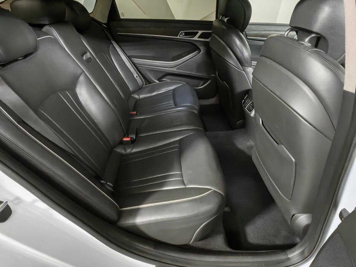 Купить Hyundai Genesis с пробегом. Фото: #11
