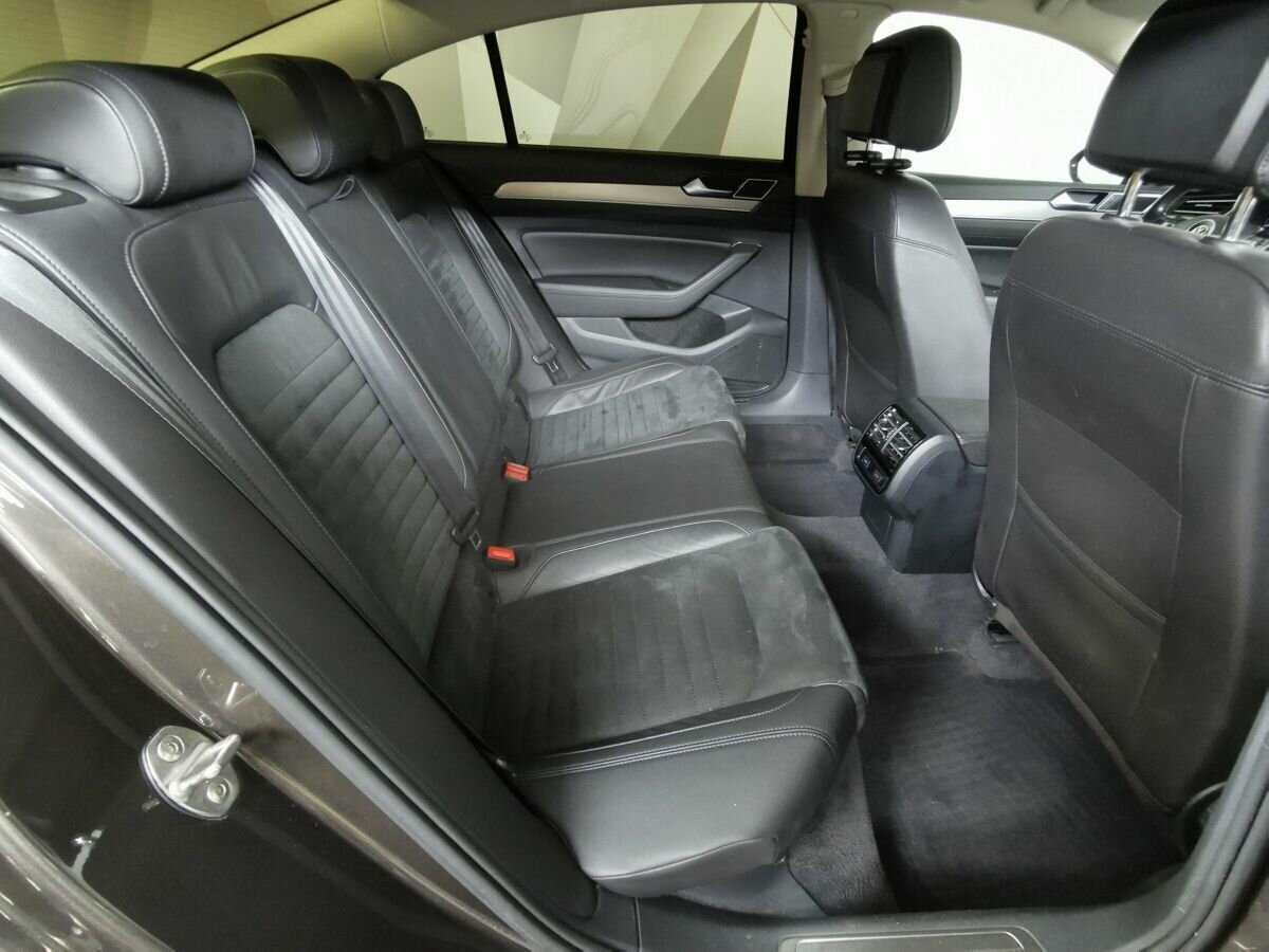 Купить Volkswagen Passat с пробегом. Фото: #11