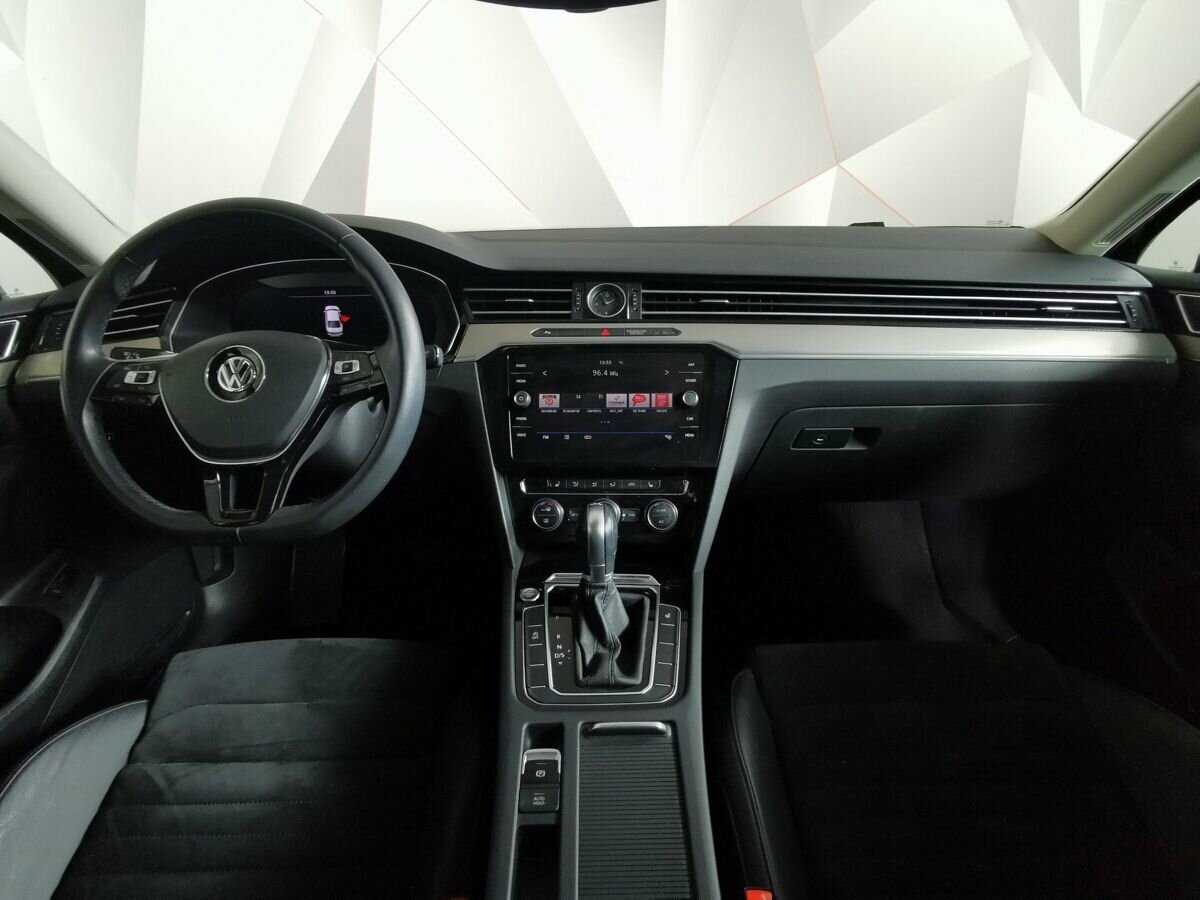 Купить Volkswagen Passat с пробегом. Фото: #9