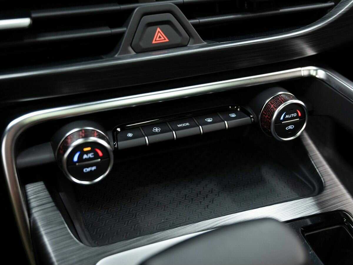 Купить Geely Tugella с пробегом. Фото: #25