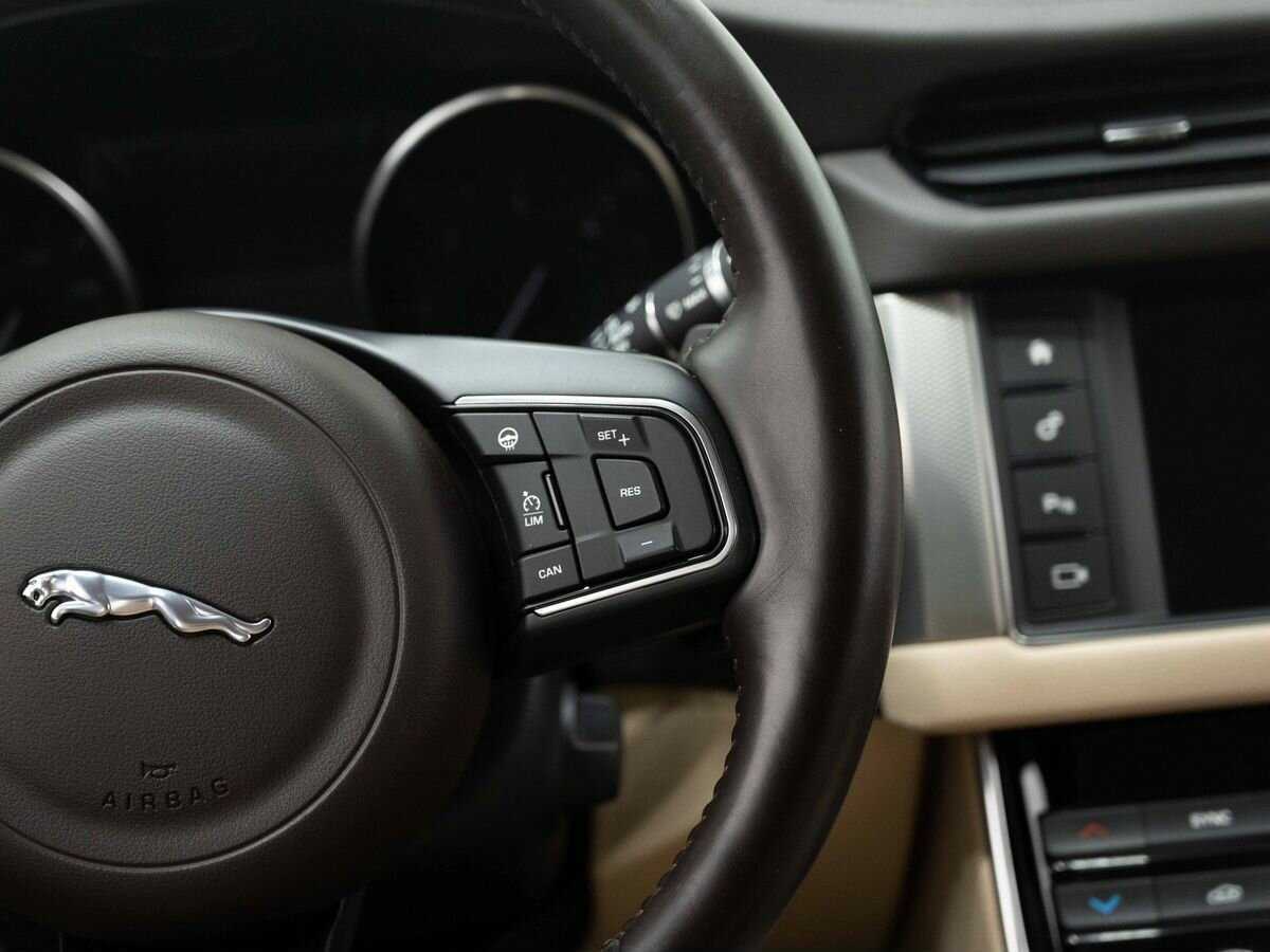 Купить Jaguar XF с пробегом. Фото: #18