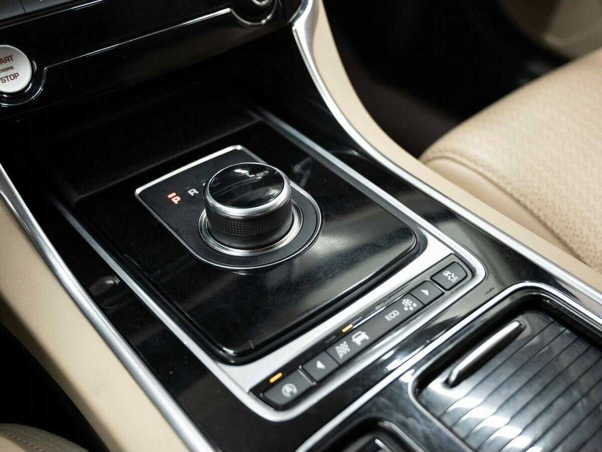 Купить Jaguar XF с пробегом. Фото: #23