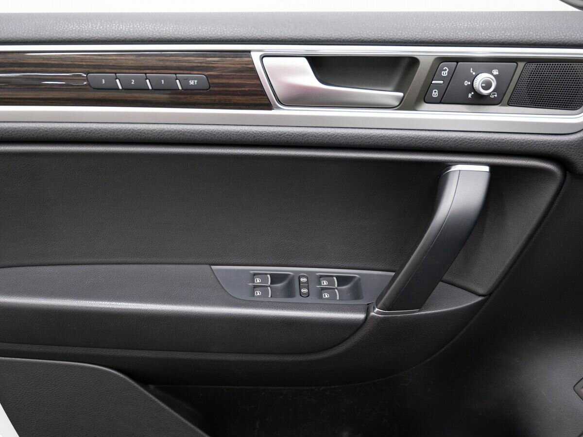 Купить Volkswagen Touareg с пробегом. Фото: #14