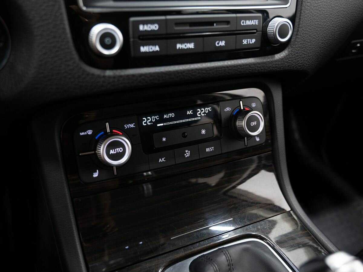 Купить Volkswagen Touareg с пробегом. Фото: #19